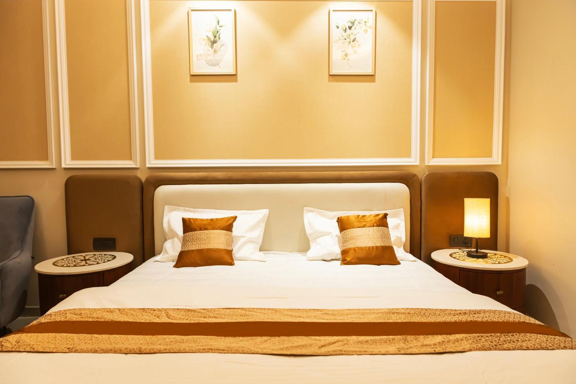 Omaxe Hazratganj , Khusi Mahal Bed and Breakfast Lucknow Eksteriør billede